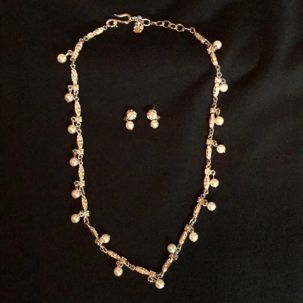 Beautiful pearl & crystal necklace/earring set